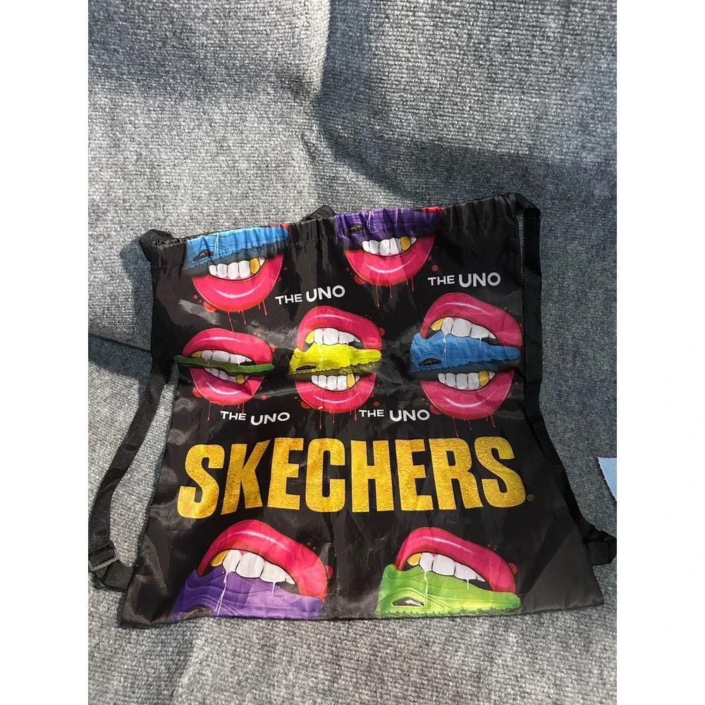 Skechers The Uno Cinch Drawstring Backpack Bag Black Graphic Lips Sneaker Print
